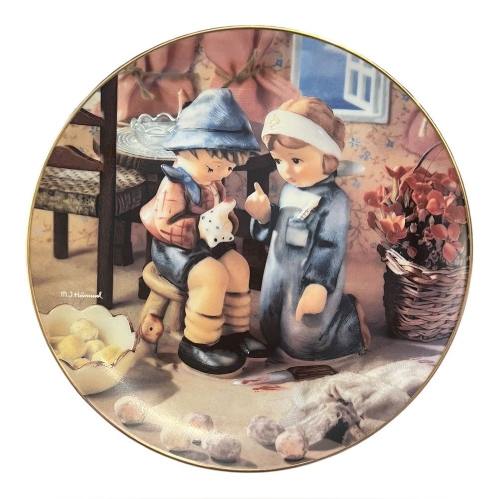 MJ Hummel 1992 Collector Plate “Tender Loving Care” Danbury MI5076 EUC